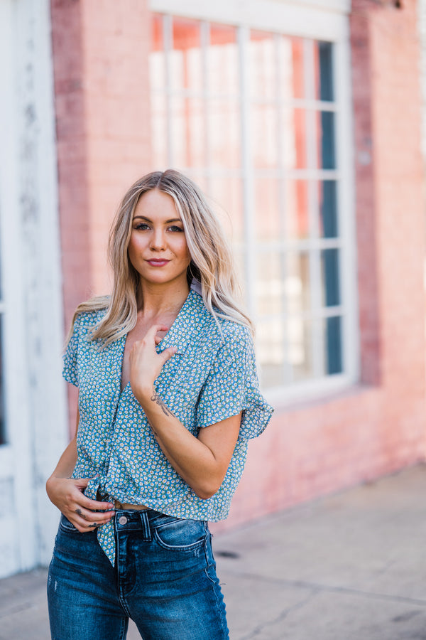 Daisy's in the Sky Front-Tie Top