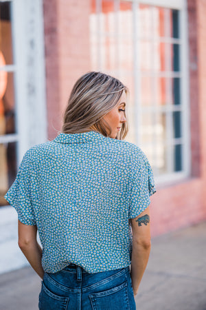 Daisy's in the Sky Front-Tie Top